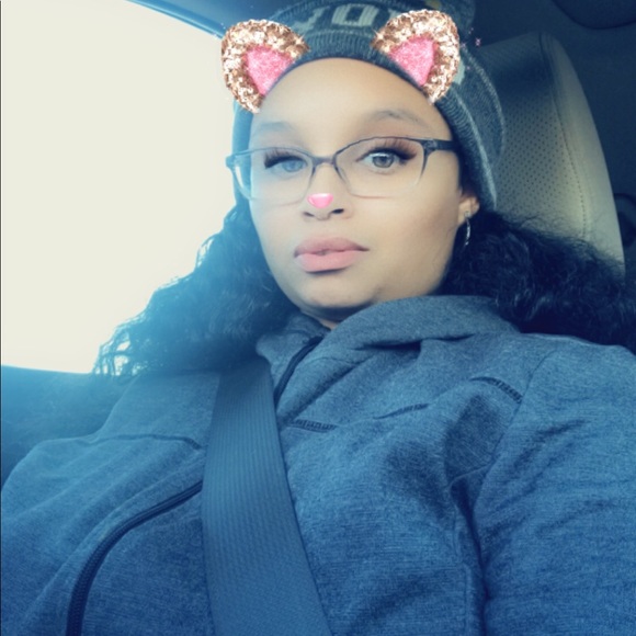 Meet your Posher, Allison - Picture 1 of 1